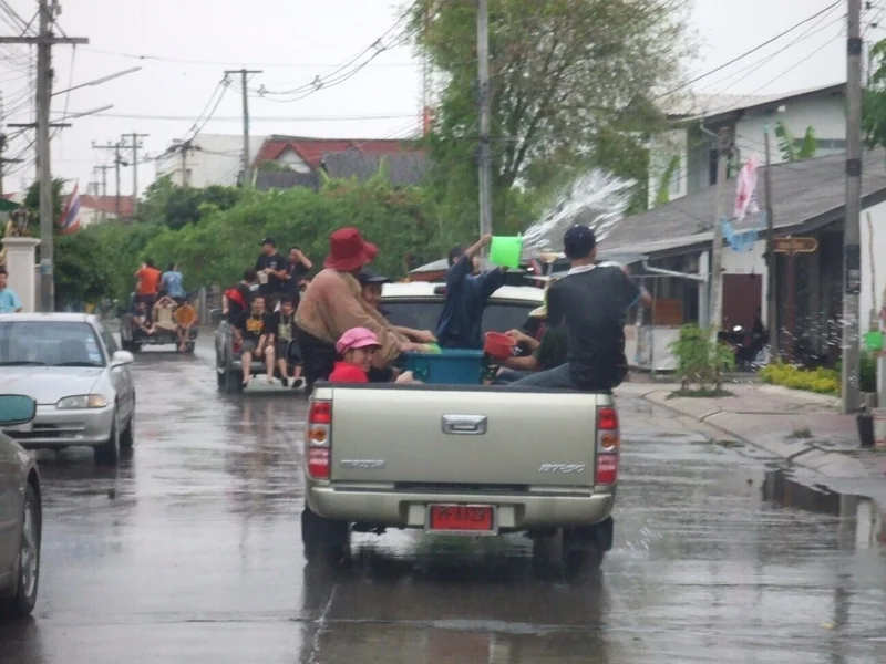 タイの正月、水掛け祭りの様子