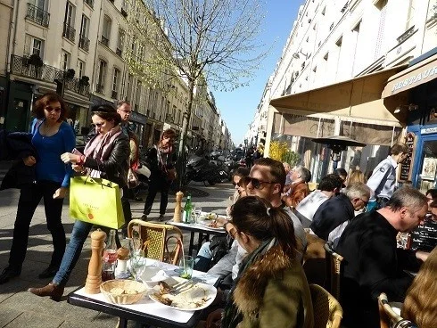 フランスのカフェ、テラス席